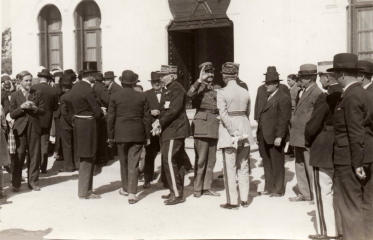 Oran avril 1934. Inauguration d'un monument avec le général Chanzy