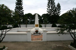 Unique monument dédié aux soldats français morts sur le champ de bataille de Dien ben-Phu