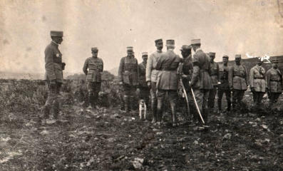 Maroc 1920 lors du combat de Kessarah, le Marchal Lyautey lui remet la croix d'officier de la Lgion d'honneur.
