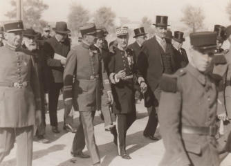 Sid bel-Abbs 2 novembre 1934. Avec le sous-prfet et le maire